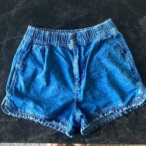 American eagle mom shorts, elastic waist, with pockets and slit detail
